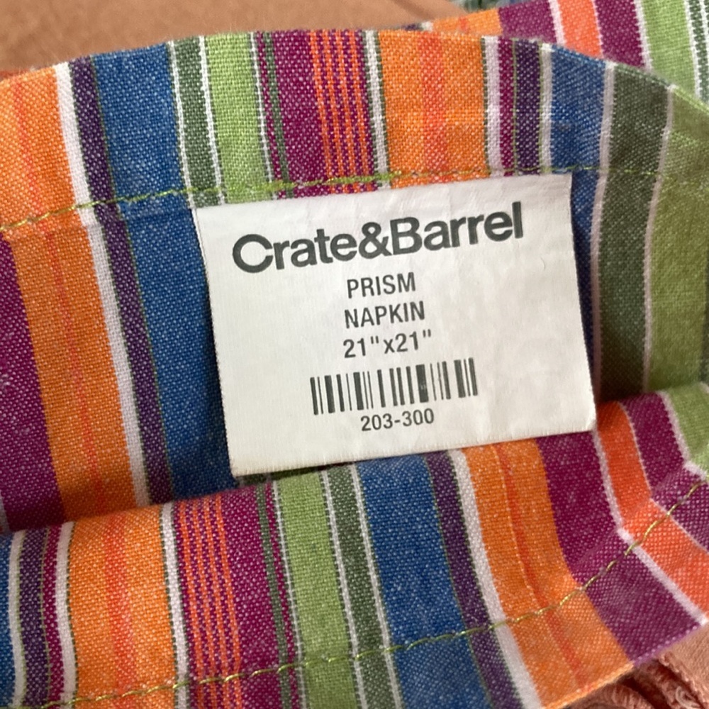 8 Napkins, Stripe ones are from Crate&Barrel 21X21, Floral 17X17 no label - Picture 4 of 8